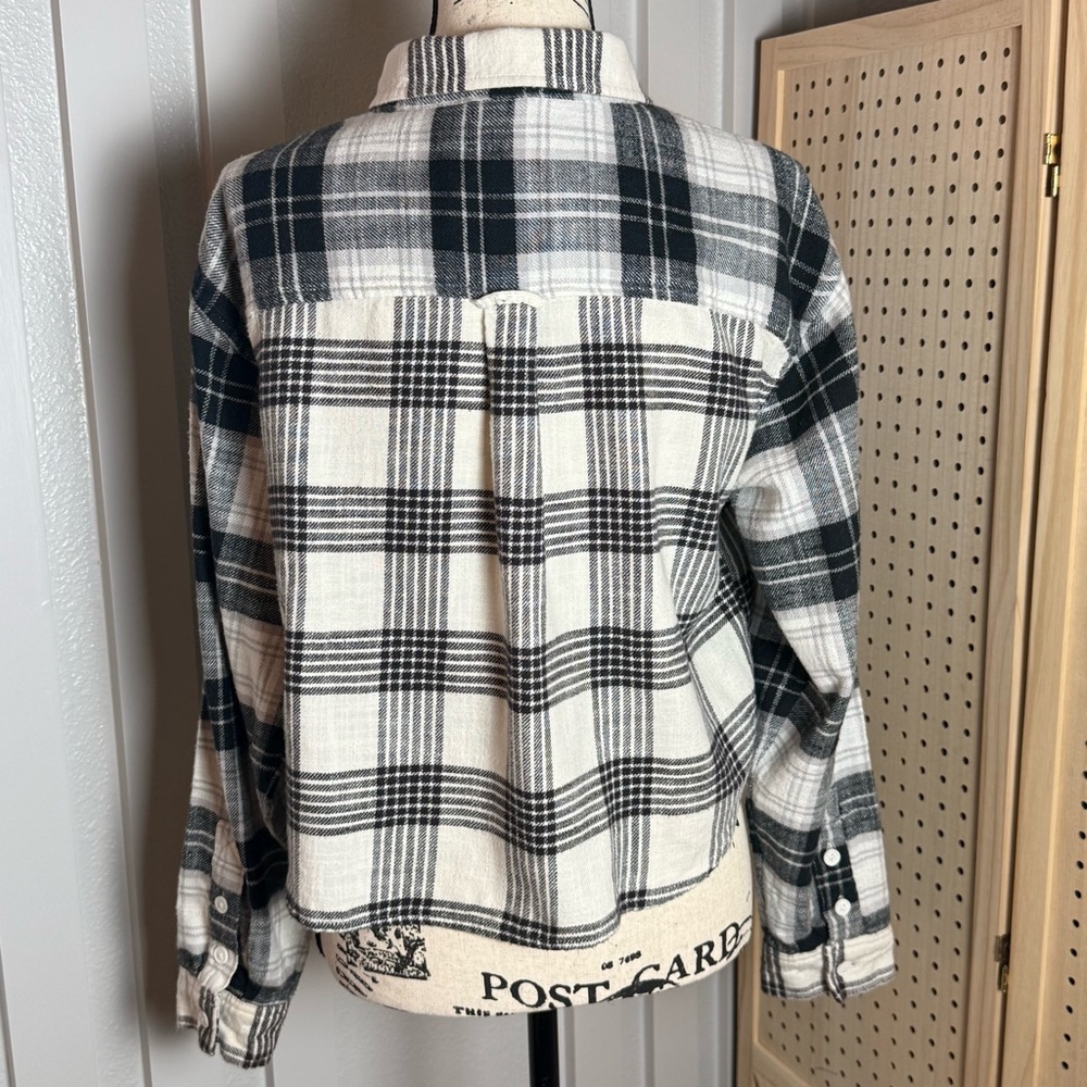 American Eagle Plaid Button-Down Shirt Women’s Small – Cropped Flannel - Picture 4 of 9